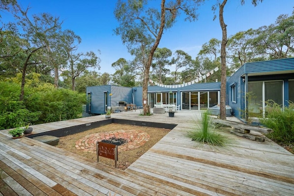 Terrace/patio - Aireys Bush Retreat - Spacious home with huge deck (Aireys Inlet)