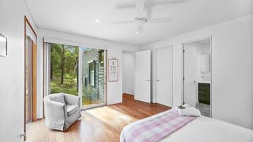 4 bedrooms, iron/ironing board, WiFi