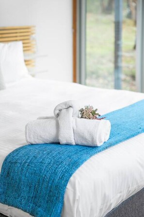 4 bedrooms, iron/ironing board, WiFi