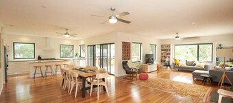 Claystone - walking distance to the beach!