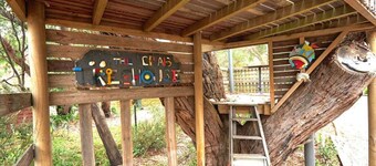 Claystone - walking distance to the beach!