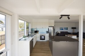 Køleskab, mikrobølgeovn, ovn, kogeplade