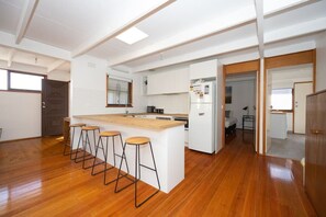 Køleskab, mikrobølgeovn, ovn, kogeplade