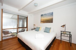 3 habitaciones, tabla de planchar con plancha y cuna de viaje 