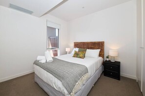 3 chambres, fer et planche à repasser, Wi-Fi, draps fournis