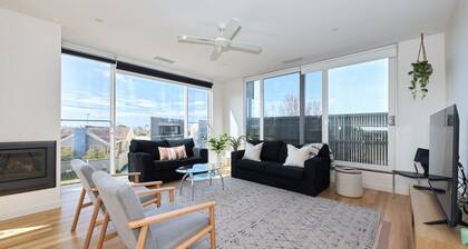 Bliss by Bell - 2 minute walk to Bell street!