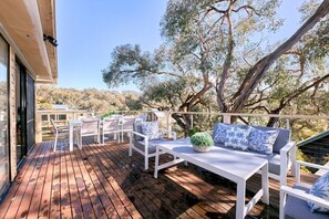 Outdoor dining - Birdies Bush Retreat (Anglesea)