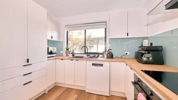 Fridge, microwave, oven, stovetop