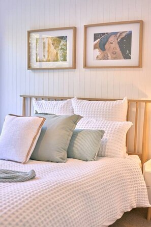 3 bedrooms, iron/ironing board, travel crib, WiFi - Birdies Bush Retreat (Anglesea)