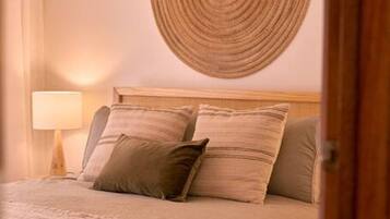 3 habitaciones, escritorio, tabla de planchar con plancha y wifi