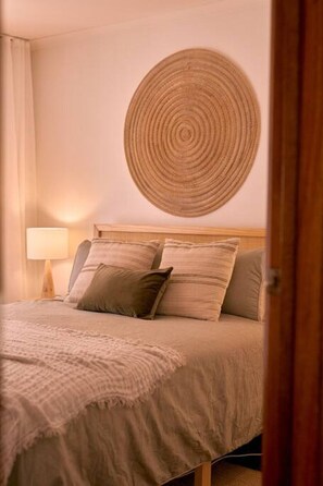 3 bedrooms, desk, iron/ironing board, WiFi