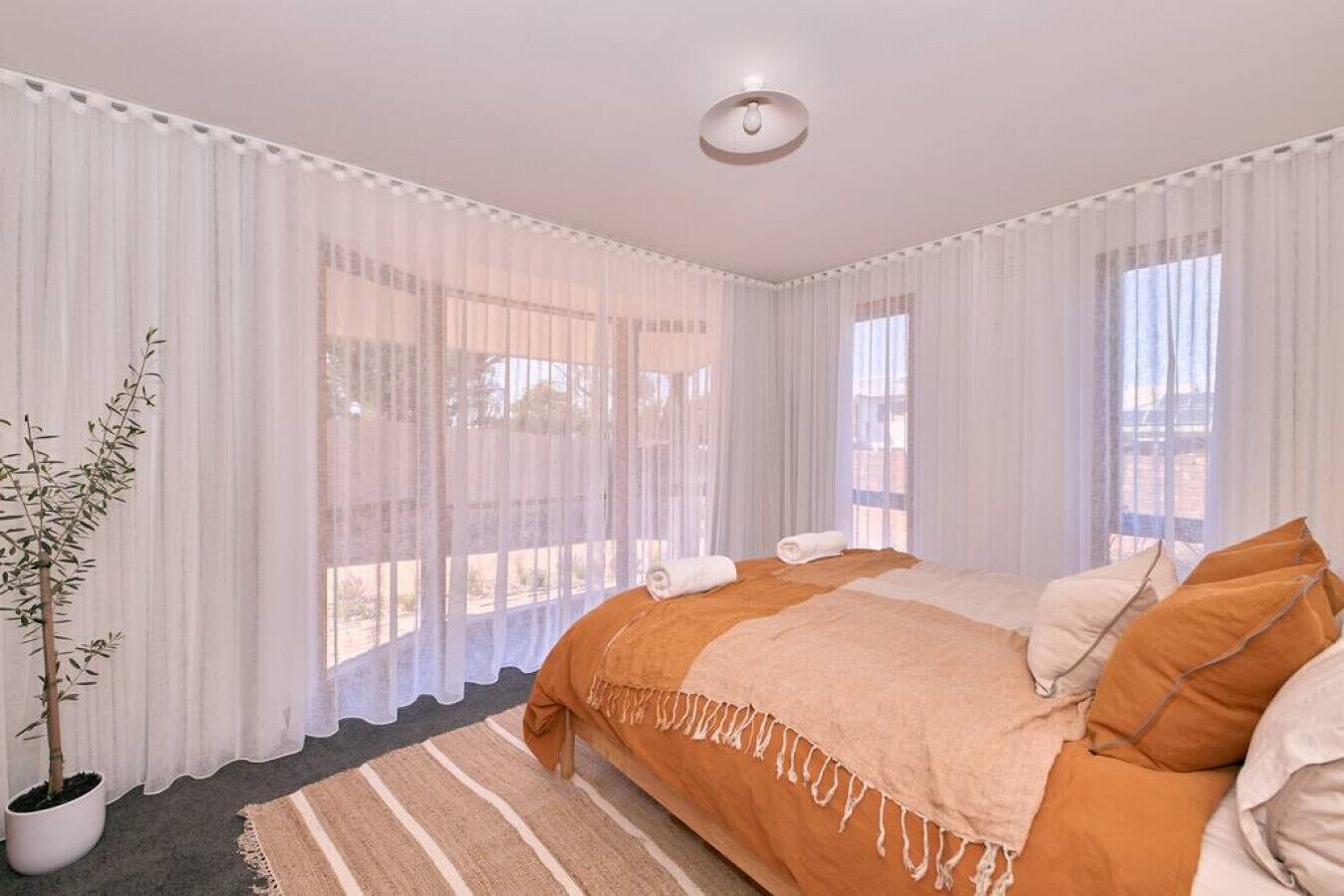 3 bedrooms, desk, iron/ironing board, WiFi