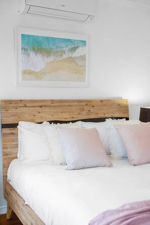 4 bedrooms, iron/ironing board, travel cot, free WiFi