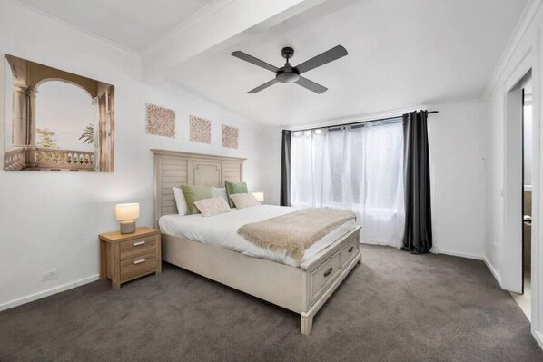 3 bedrooms, WiFi, bed sheets