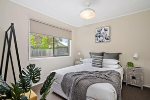 3 bedrooms, iron/ironing board, WiFi, bed sheets - The Bach - Barwon Heads (Barwon Heads)