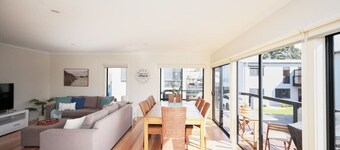 Cowrie Beach Haven- 600 meters to beach!