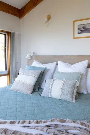 4 bedrooms, travel cot, WiFi, bed sheets