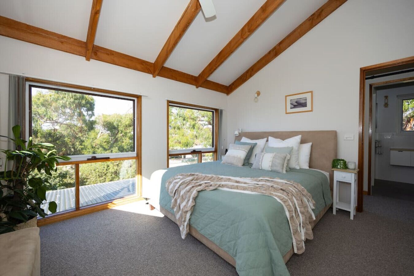 4 bedrooms, travel cot, WiFi, bed sheets