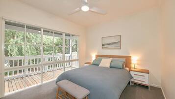 3 bedrooms, desk, iron/ironing board, travel cot