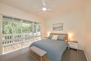 3 عدّة غرف نوم ومكتب ومكواة/لوح كي وسرير سفر