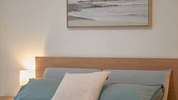 3 bedrooms, desk, iron/ironing board, travel cot