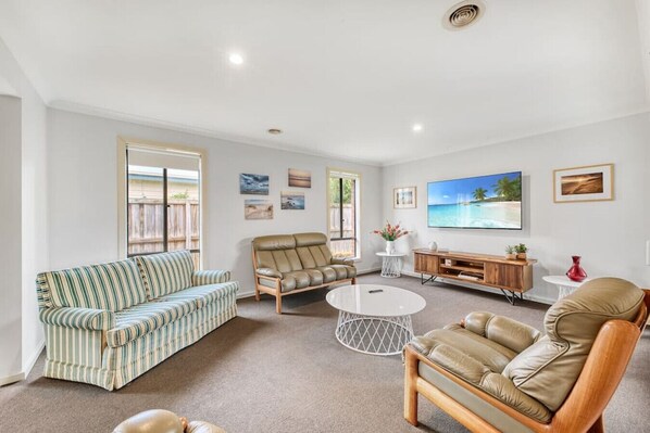 Smart TV - Beach Break - Barwon Heads (Barwon Heads)