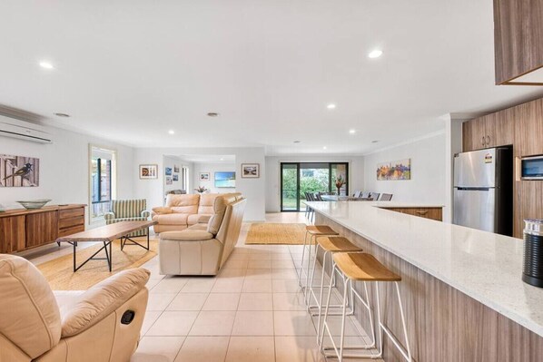 Interior - Beach Break - Barwon Heads (Barwon Heads)