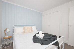 5 bedrooms, iron/ironing board, travel cot, WiFi