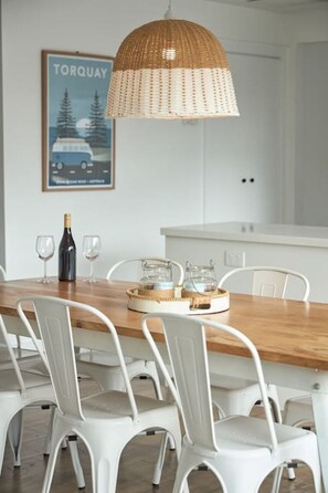 Dining - Coastal Family Lodge (Torquay)