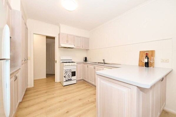 Réfrigérateur, cafetière/bouilloire