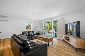 Smart TV - The Deck House - Anglesea (Anglesea)