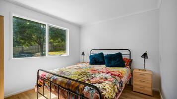 3 bedrooms, iron/ironing board, free WiFi, bed sheets