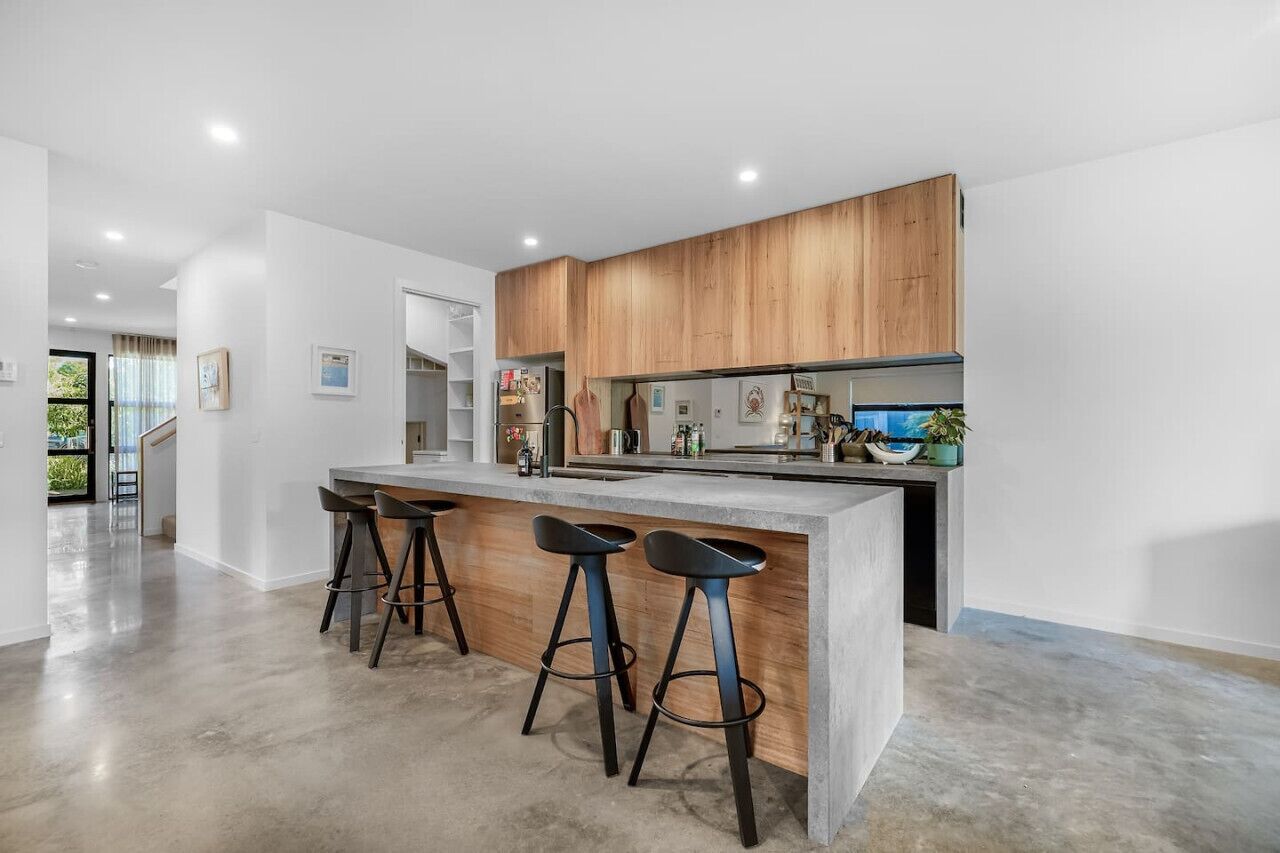 冷蔵庫、オーブン、コンロ、食器洗い機