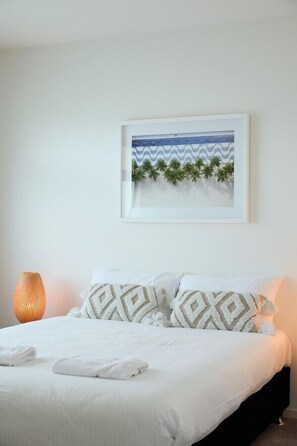 5 bedrooms, iron/ironing board, free WiFi, bed sheets