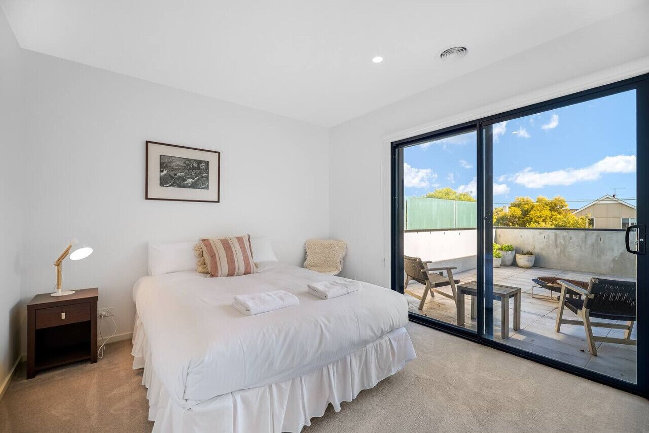 5 bedrooms, iron/ironing board, free WiFi, bed sheets