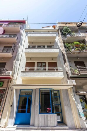 Exterior detail - Mooeve Exarchia 03 - Bright Apartment with balcony (Athina)