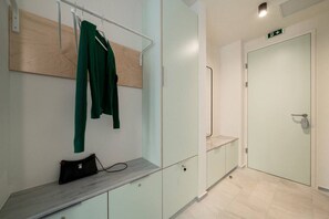 Interior - Mooeve Exarchia 01 - Spacious Apartment with patio (Athina)
