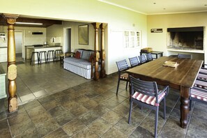 บ้านคอมฟอร์ท | ห้องรับประทานอาหาร