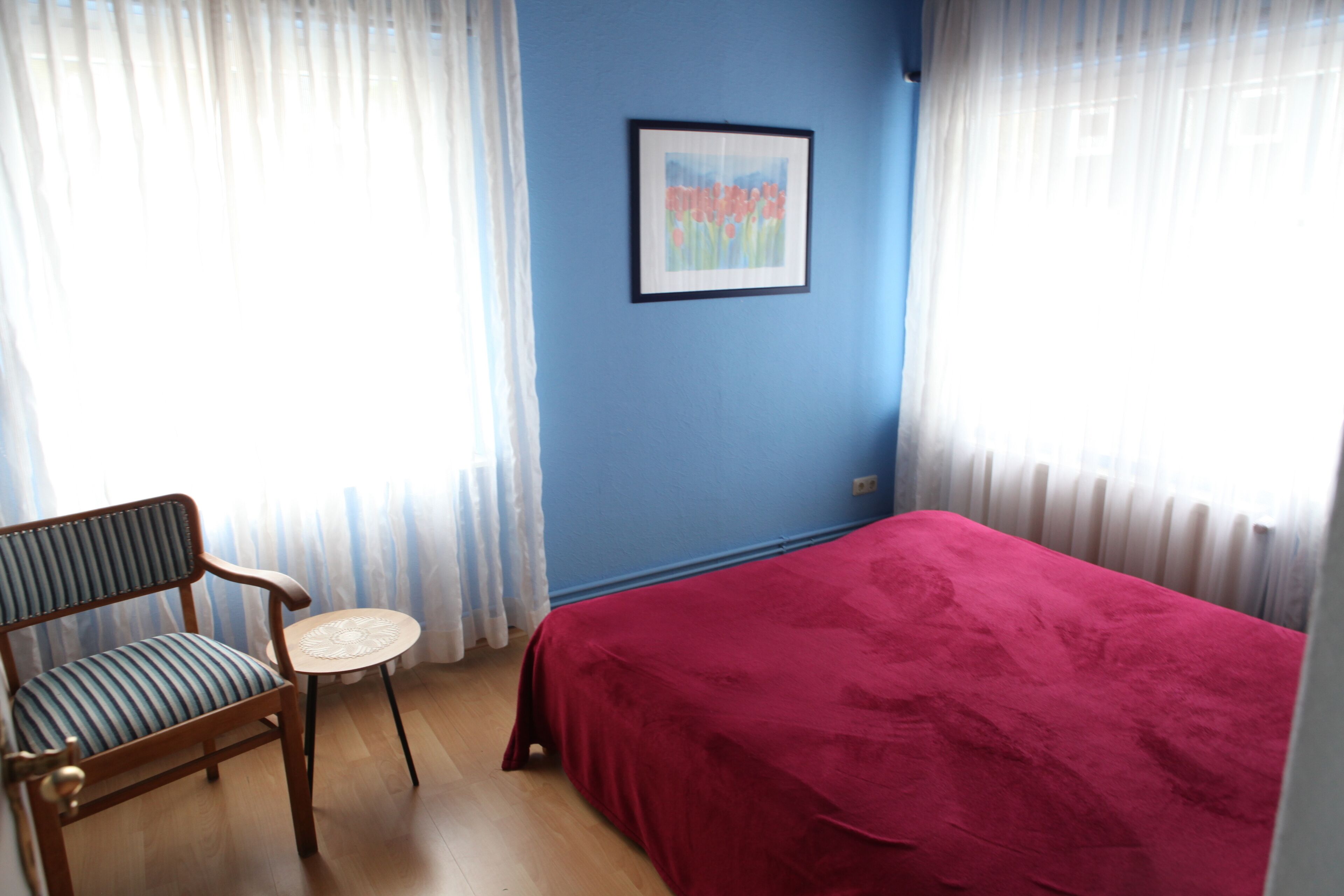 2 Schlafzimmer, Schreibtisch, Bügeleisen/Bügelbrett, Reisekinderbett