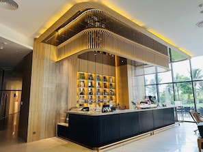 2 bares/lounges