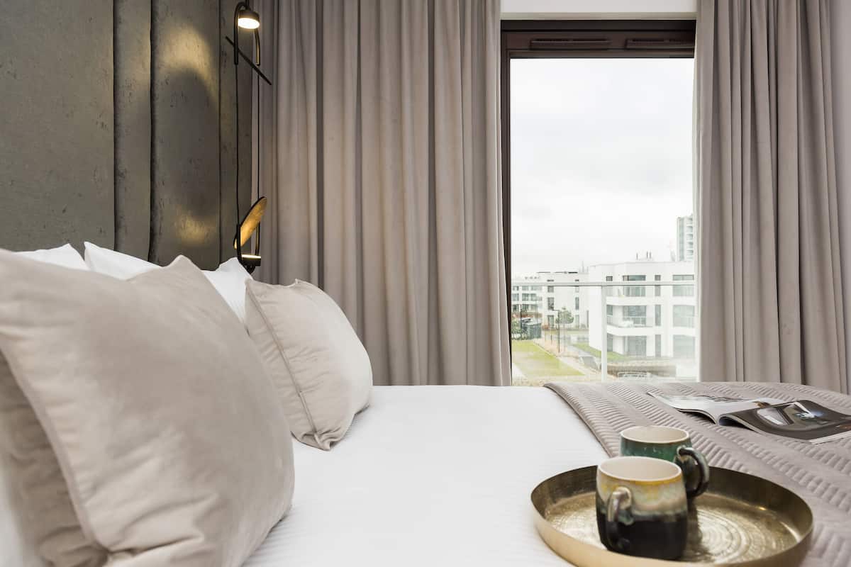 2 habitaciones, decoración personalizada y muebles diferentes