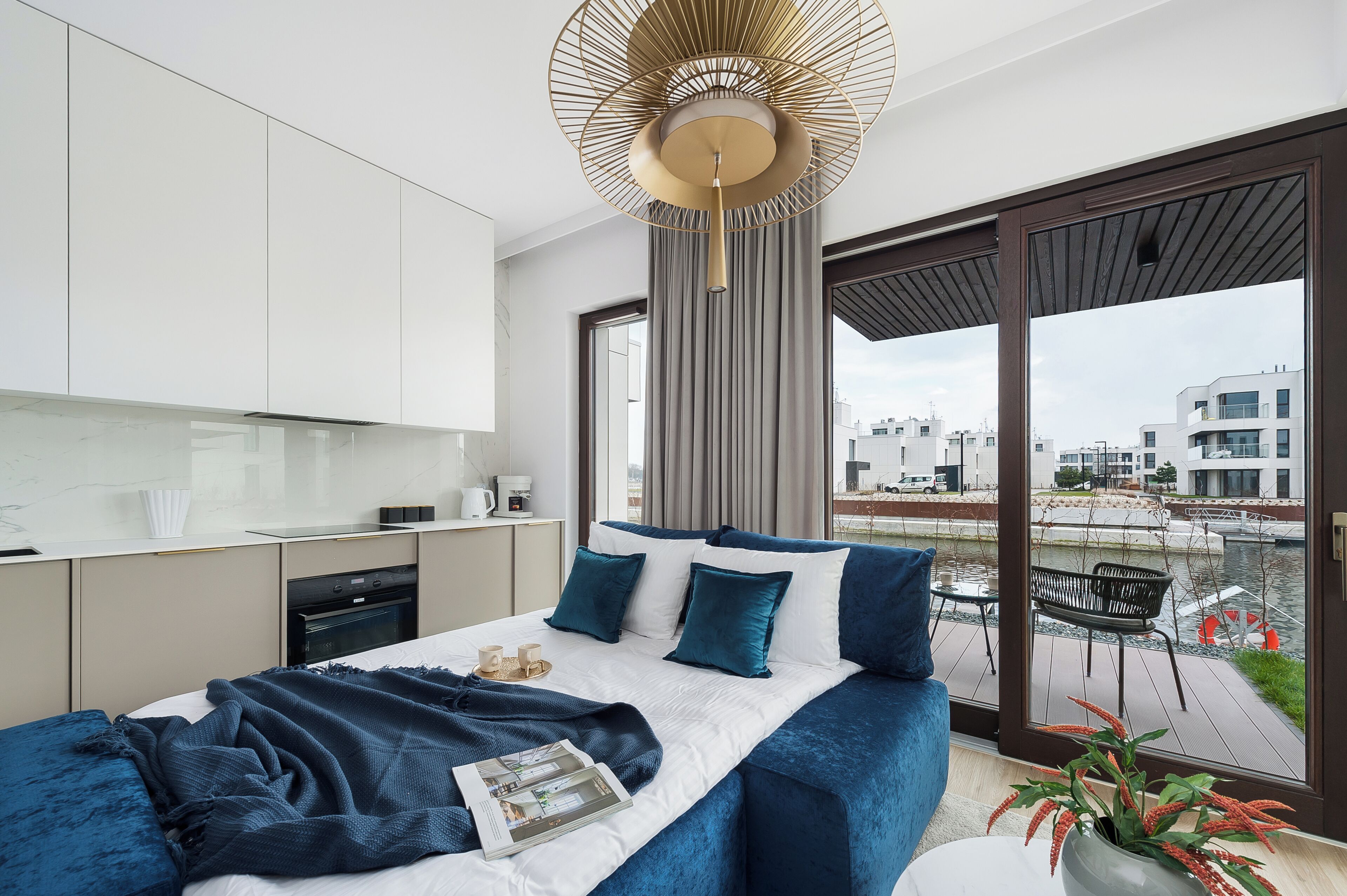 Deluxe Apartment | Living room | Smart TV