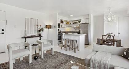 Crystal City Boutique Flats 2BR / Free Parking 204