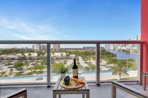 Interior - Modern 2 BR : Infiniti Pool, Gym, Balcony (Hallandale Beach)