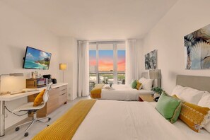 2 bedrooms, desk, iron/ironing board, travel cot - Modern 2 BR : Infiniti Pool, Gym, Balcony (Hallandale Beach)