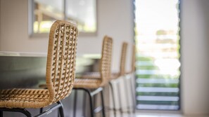 Dining - Heated swimming pool and walk to beach (BATEAU BAY)