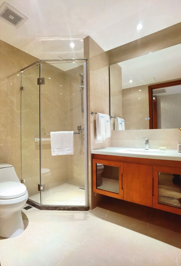 Bathroom - Days Inn by Wyndham Beijing Haidian (Beijing)