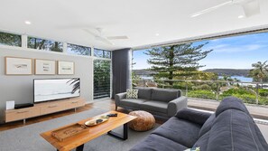TV - Beautiful views, beachs and bushwalks (WAGSTAFFE)