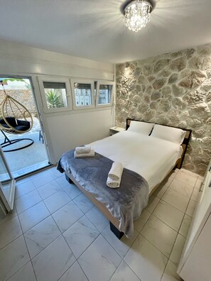 1 chambre, chambres insonorisées, fer et planche à repasser