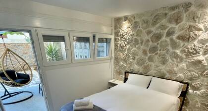 Central Studio Flat with Garden